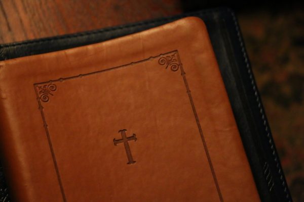 bible-1245795_1920-600x400  